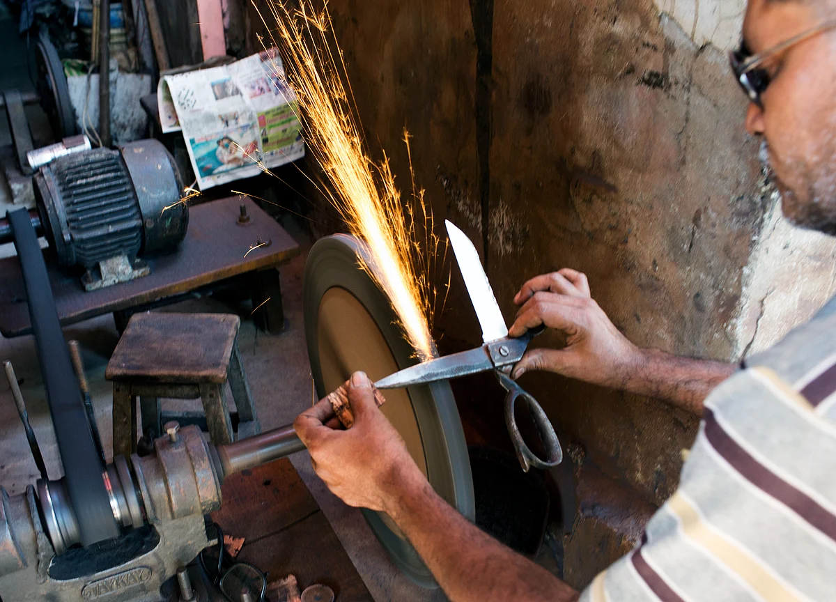 Is U.S. Economy Solid or In Need of a Rate Cut? Jobs Data Back Both Views