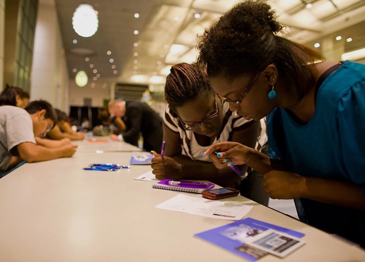 U.S. Jobs Top Forecast at 263,000 Gain; Wages Miss Estimates