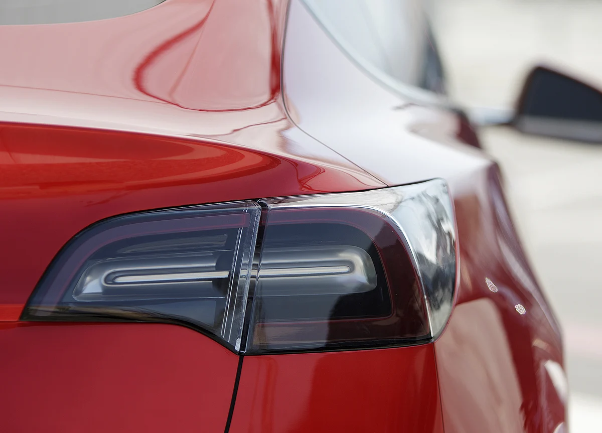 Tesla Buyers Hear Clock Ticking as $7,500 Credit Phases Out