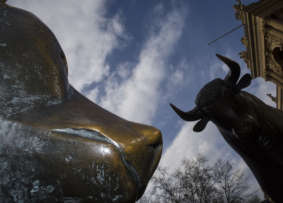 HSBC’s Top 15 Stock Picks Amid Short-Term Uncertainty