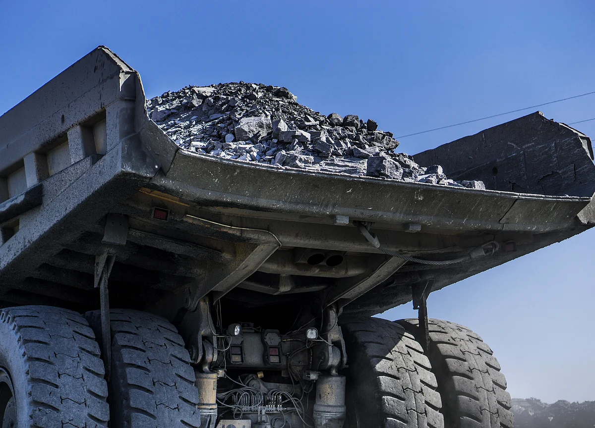 Iron Ore Heads to $80 Amid ‘Loss in Confidence’ as Slump Extends