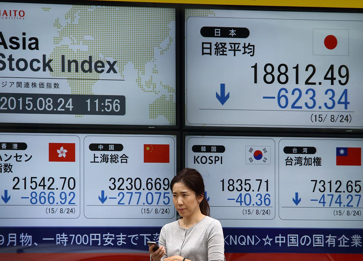 Tech Stocks Slump as Small Caps Gain; Gold Falls: Markets Wrap