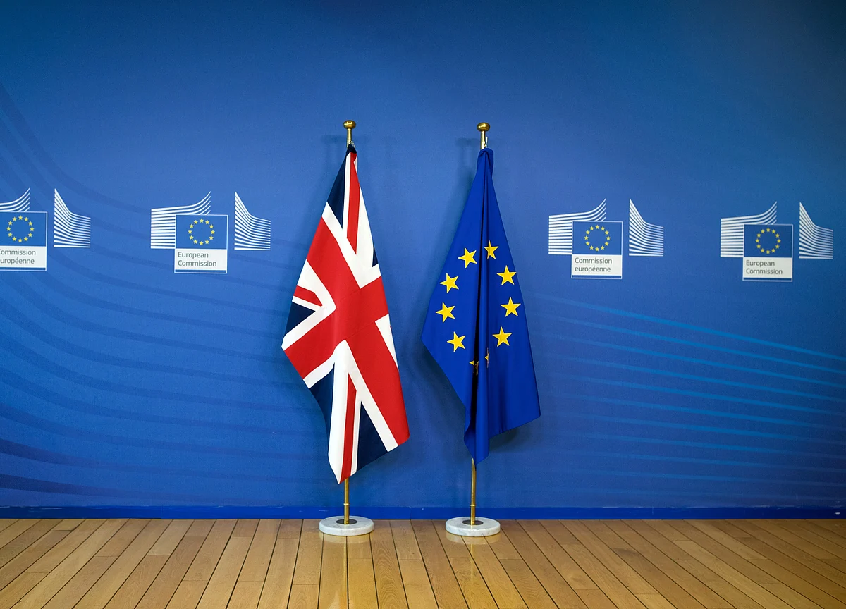 Barnier Holds Brexit Line as May's Ministers Inch Toward Unity