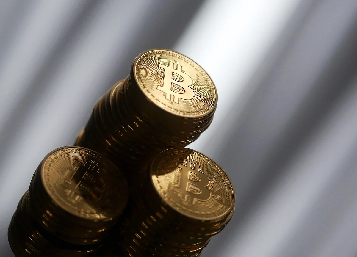 Bitcoin Jumps Above $11,000