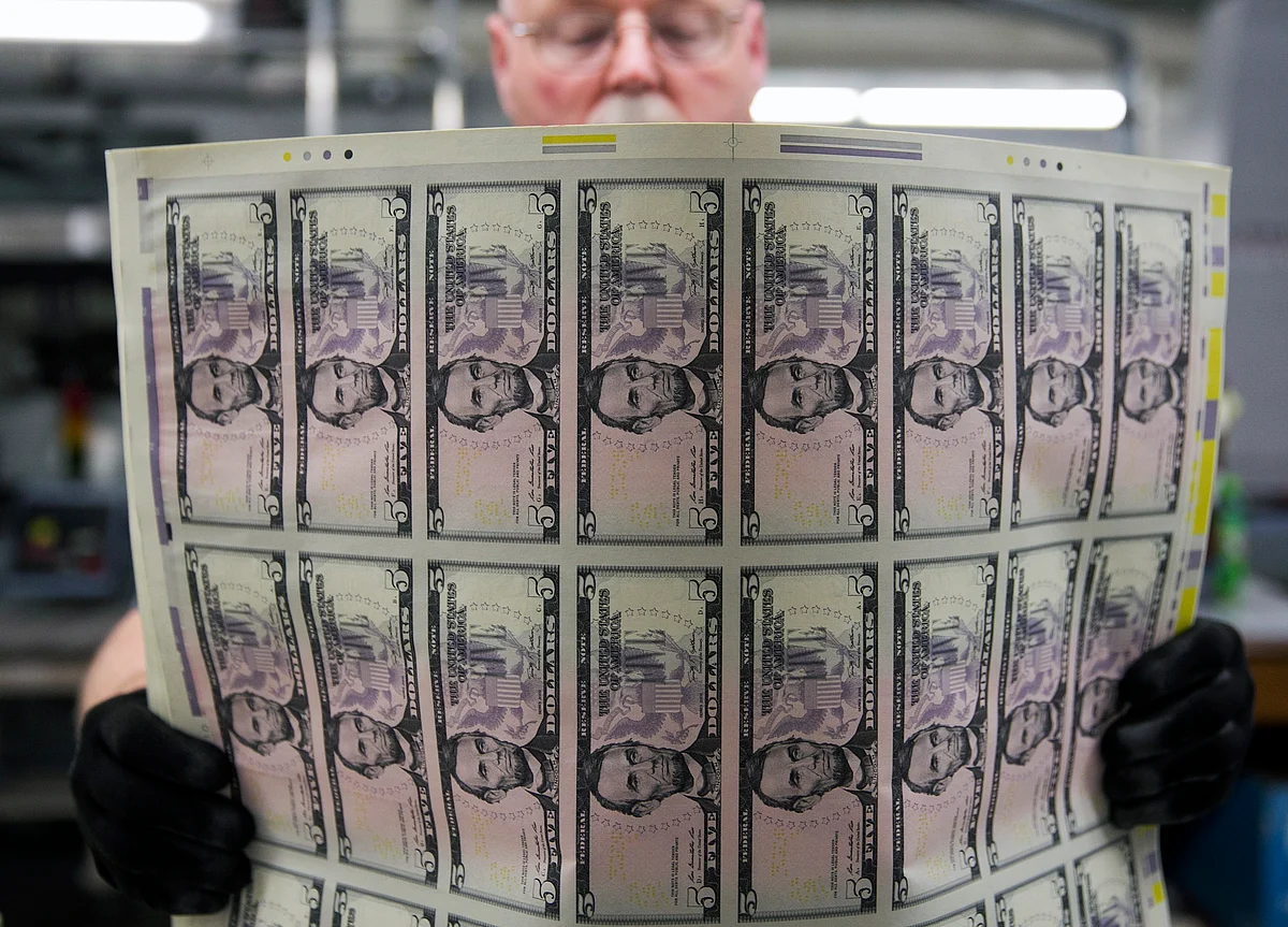 Greenspan Says U.S. May Be Seeing First Signs of Inflation
