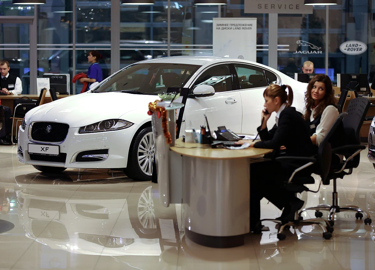 Jaguar Land Rover Plans to Cut Thousands of Jobs, FT Says
