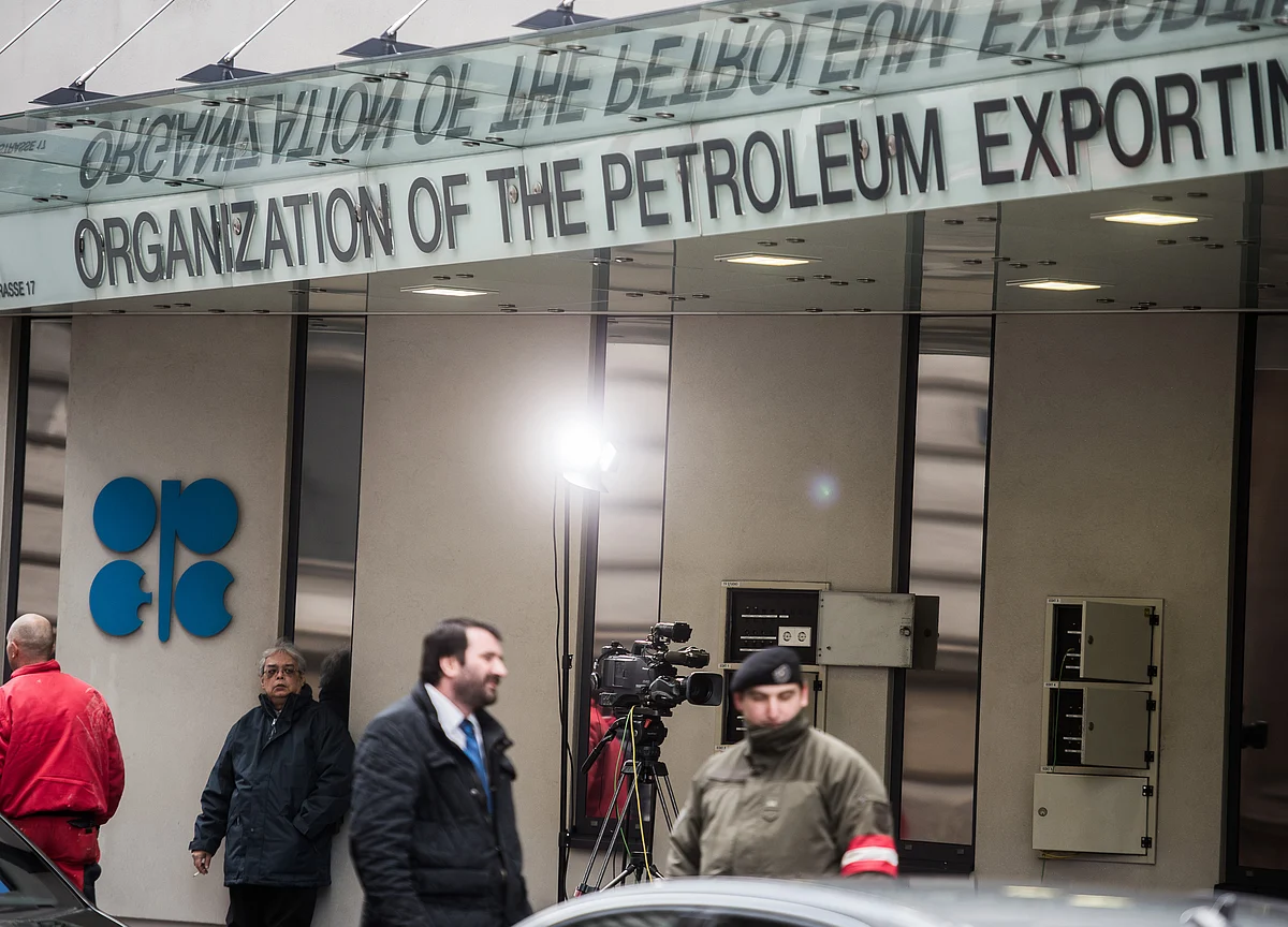 OPEC+ Agrees to Redistribute Oil Cuts Under Saudi Pressure
