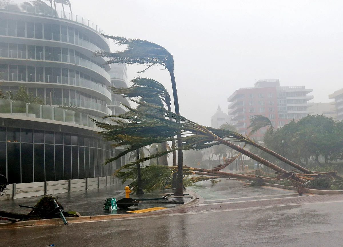 Irma Lashes Southwest Florida as Hurricane Threatens Gulf Coast