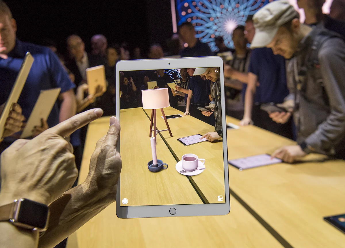 Apple’s Secretive AR and VR Headset Plans Altered by Internal Differences