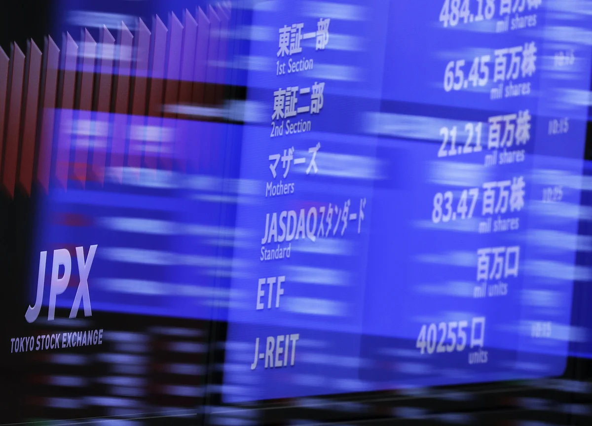 U.S. Stocks Reverse Losses as Tech Gets Beat Up: Markets Wrap