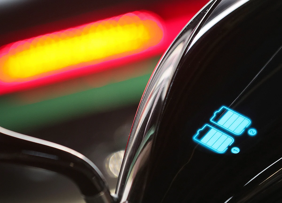 Electric Cars Get First Battery That Can Charge in 5 Minutes