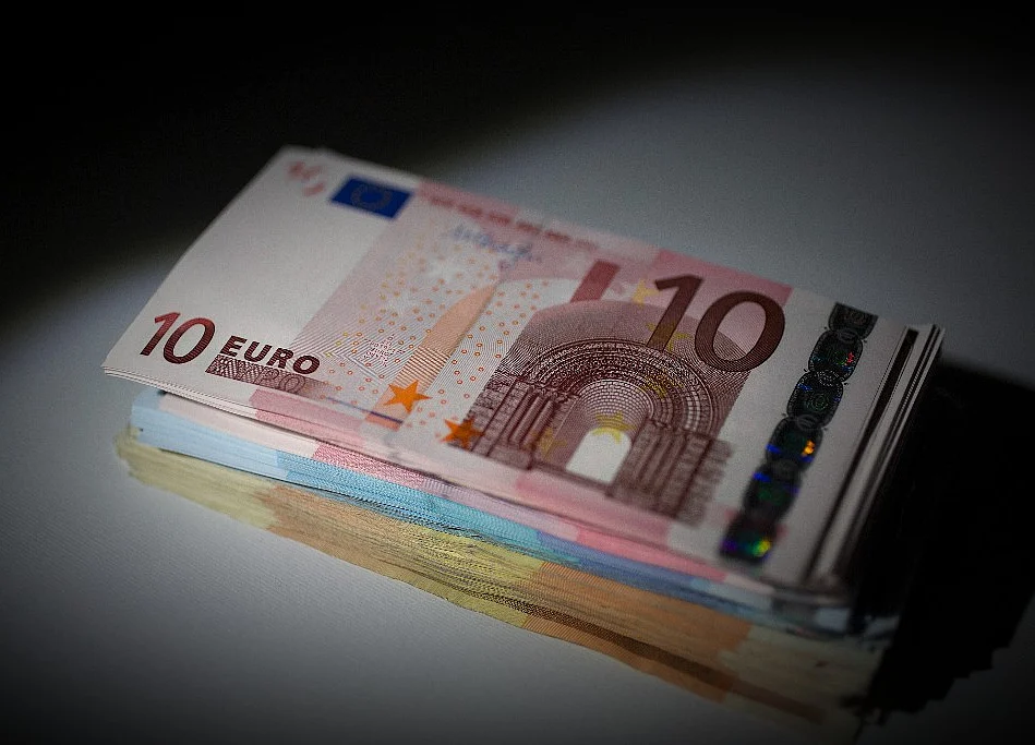 Swiss Probe Cash Flushed Down Toilets Including at UBS Branch