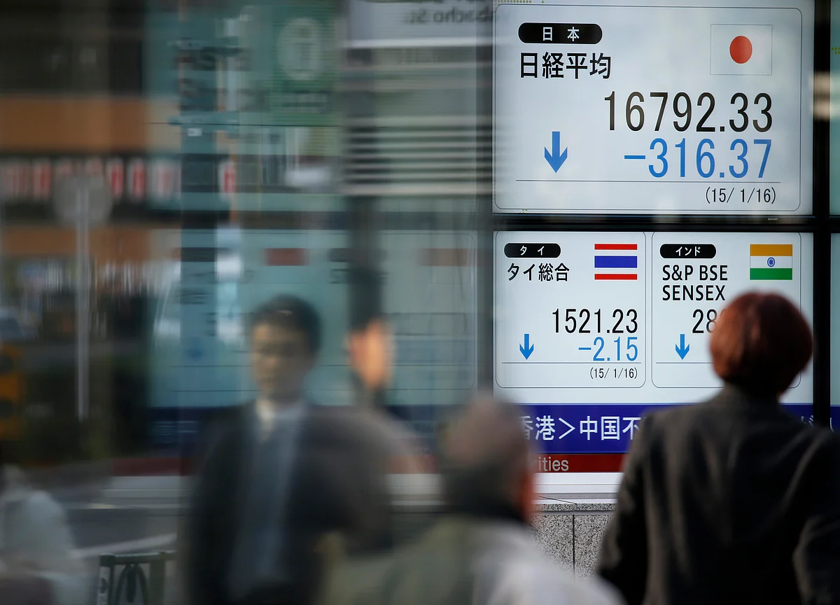 U.S. Stocks Post Winning Week as Dollar Steadies: Markets Wrap