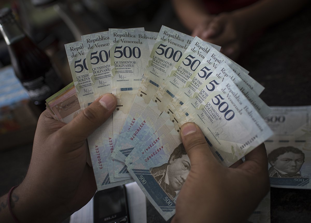 Venezuela Adds to Chaos With One of Biggest Currency Devaluations Ever