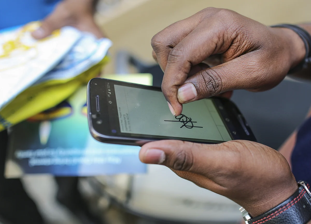Flipkart Most Trusted But Amazon Offers Better Experience, Survey Finds