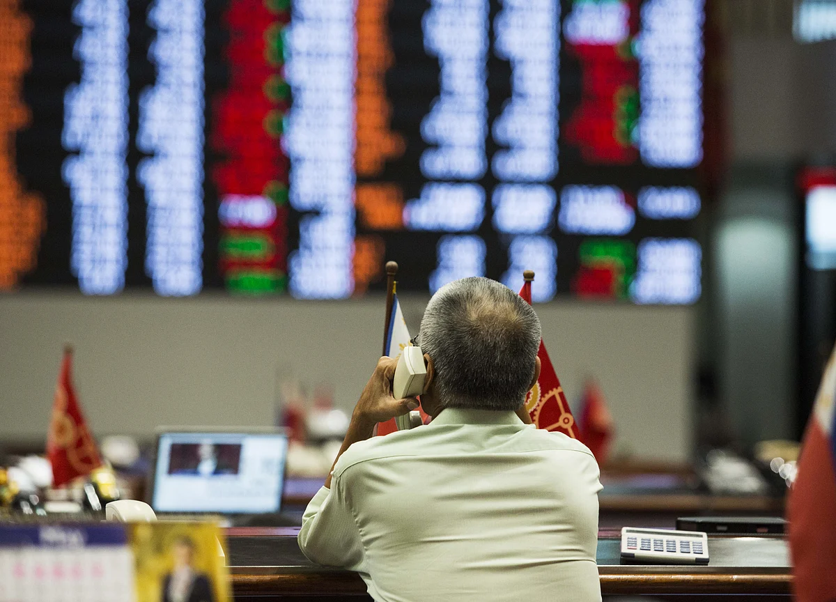 U.S. Stocks Set Records, Peso Rises on Trade Pact: Markets Wrap