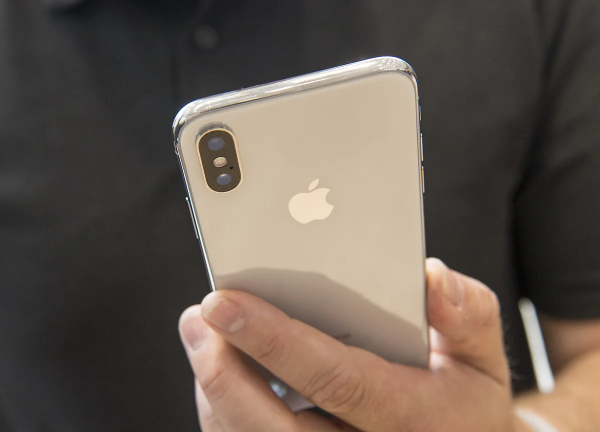 Apple Shares Climb as Company Outlines Life Beyond the iPhone