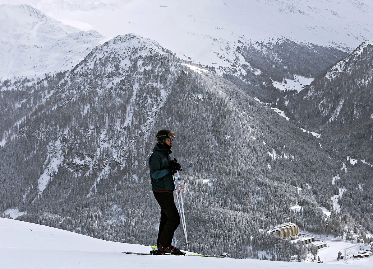Big Economic Reads: Climate and Trade Qualms Echo in the Alps