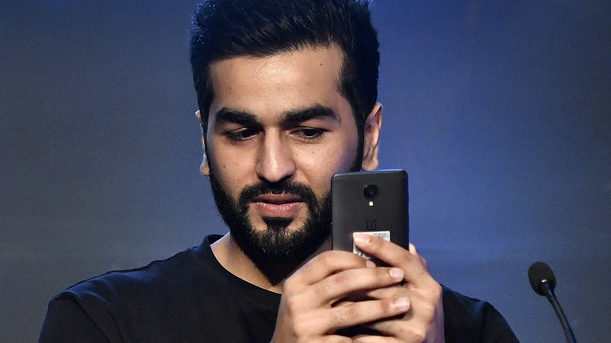 Kavin Bharti Mittal, chief executive officer of Hike Messenger, speaks while using a smart phone during a news conference in New Delhi, India (Photographer: Anindito Mukherjee/Bloomberg) 