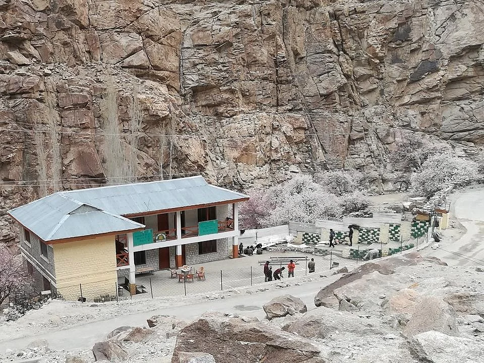 (Photograph: 17000 ft Foundation)