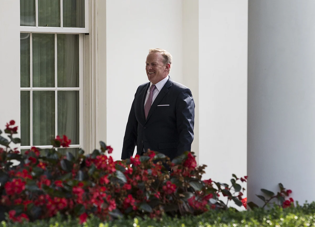Former Trump Spokesman Spicer Questioned in Mueller Russia Probe