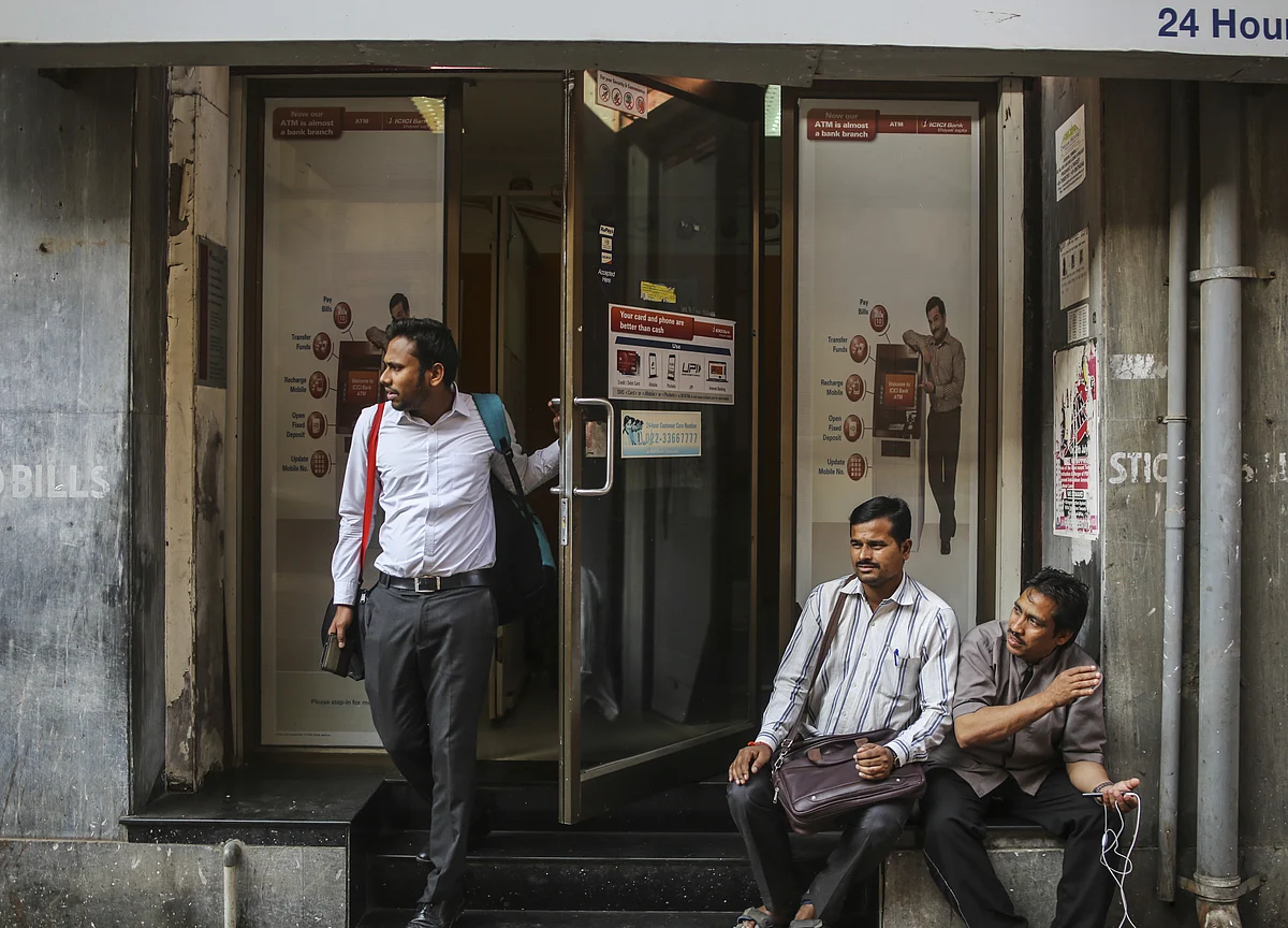 RBI Asks Banks To Link Retail, SME Loans To An External Benchmark From Oct.1