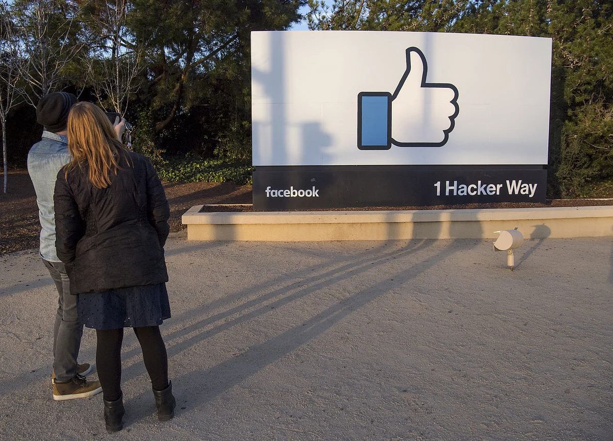 Facebook Trading at Highest Level Since August After Upgrade
