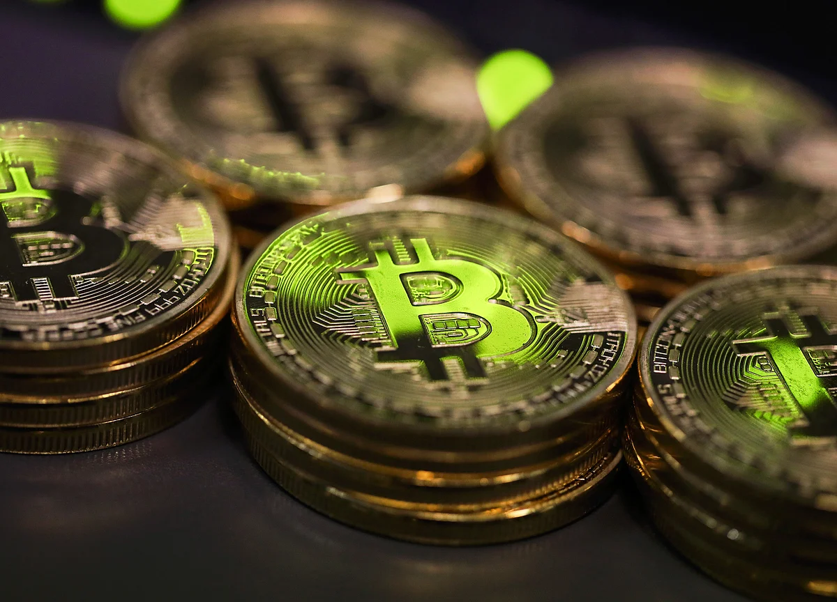 Bitcoin's First $1,000 Weekend Since 2017 Marks Nine-Month High