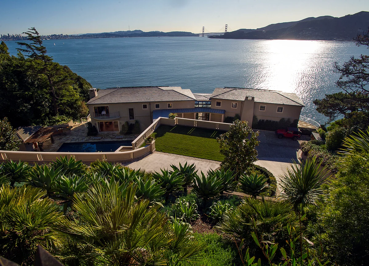 Buy a $125 Million Island Compound Under an Hour From New York