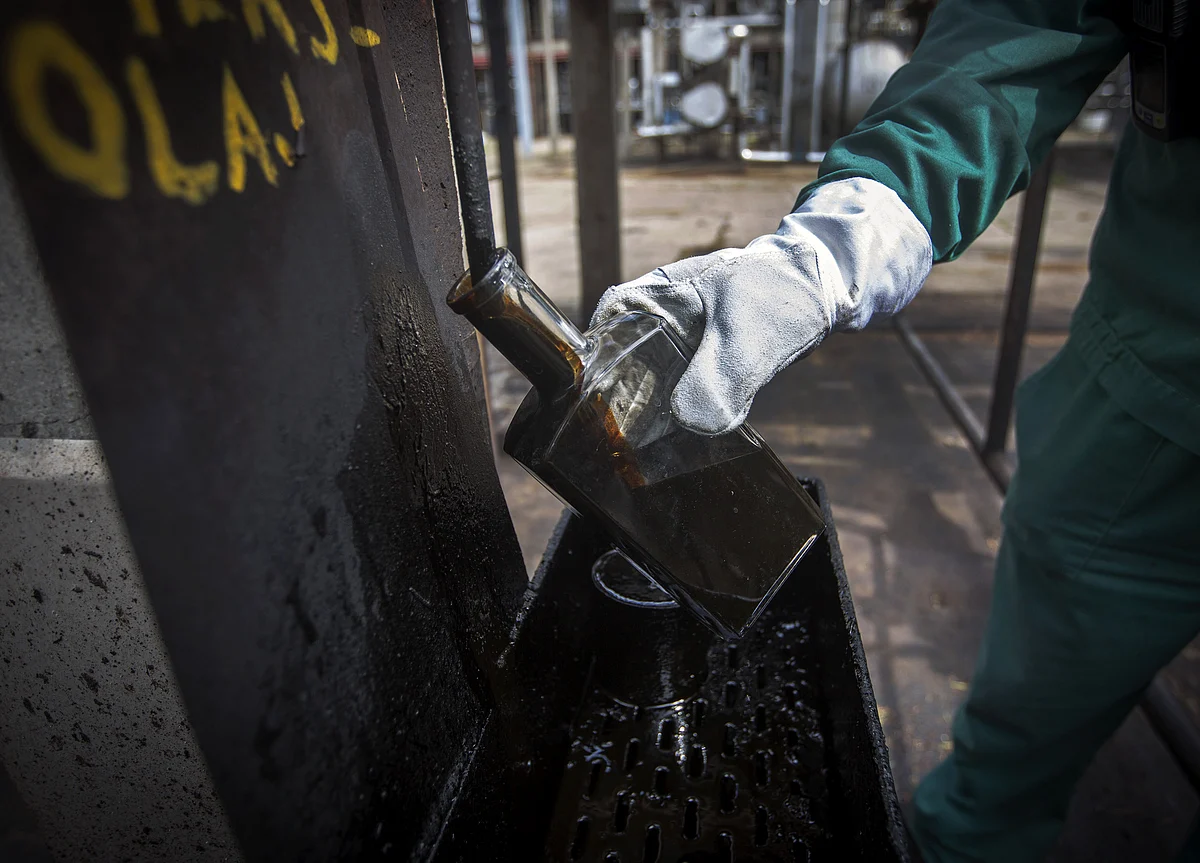 Oil Advances With U.S. Polar Blast Slamming Oil Production