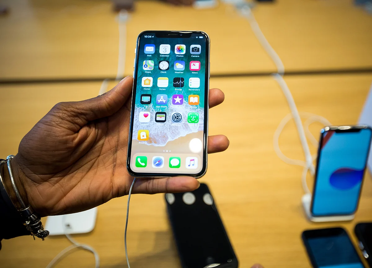 Apple Suppliers Are Considering Moving iPhone Output if Tariffs Hit 25%