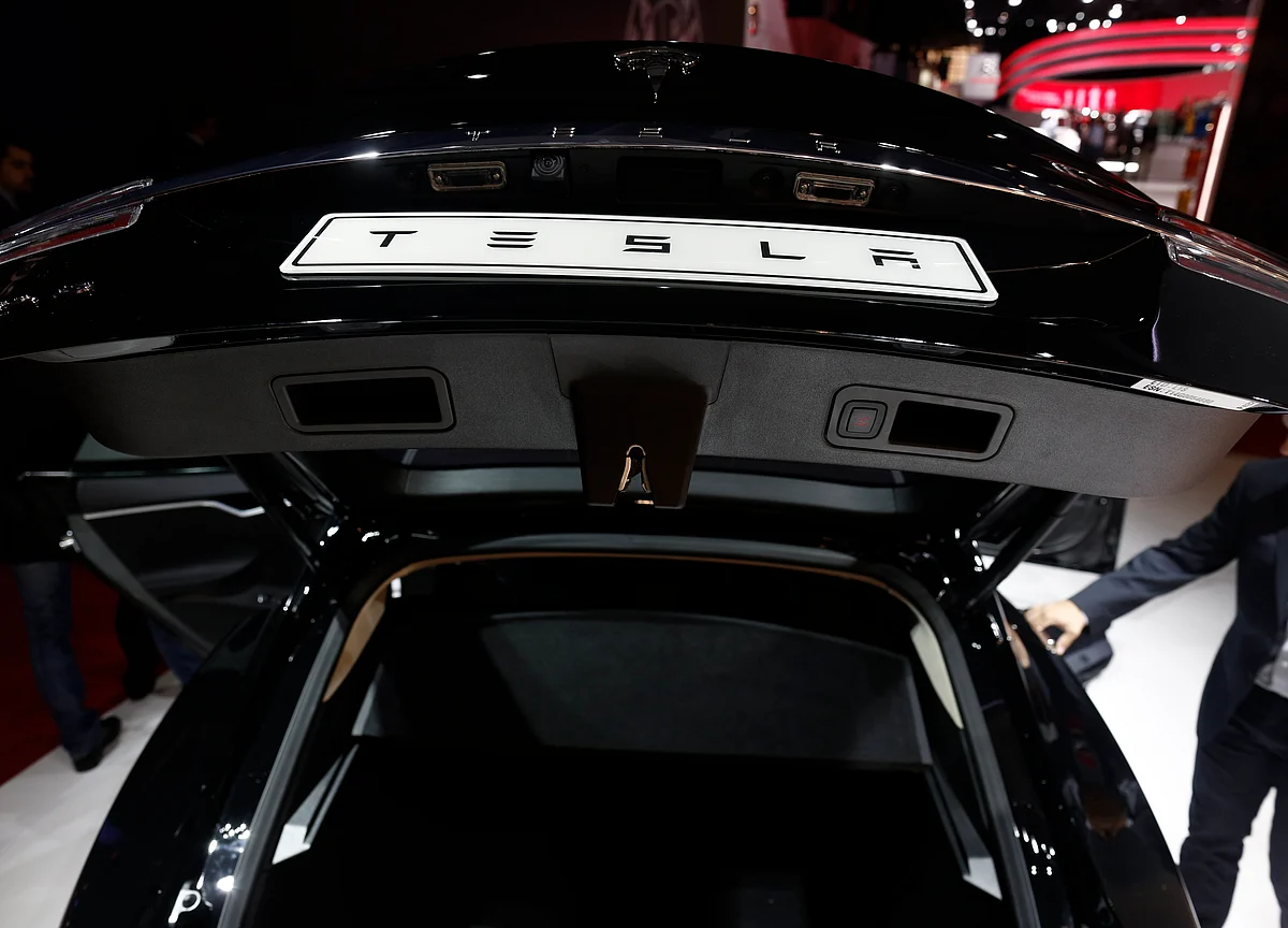 Elon Musk Should Be Enabled to Step Back From Tesla, Investor Says