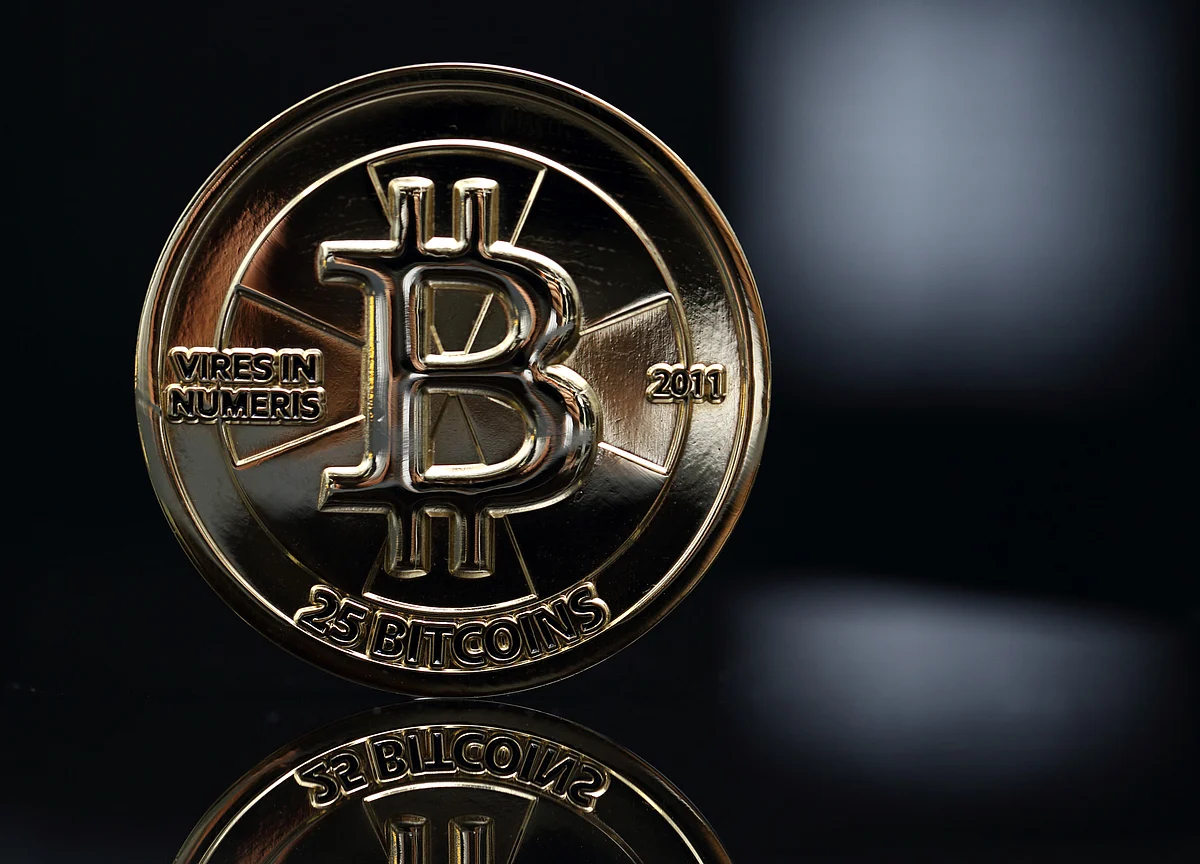 Bitcoin Risks Crashing to $900 If Dot-Com Mania Is Any Guide