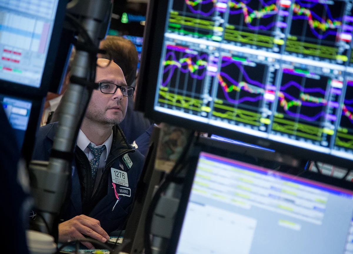 Hedge Funds Can't Keep Up With China's Surging Stock Market