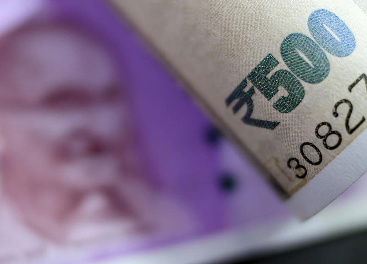 Rupee Headed For The Longest Losing Streak In 16 Years