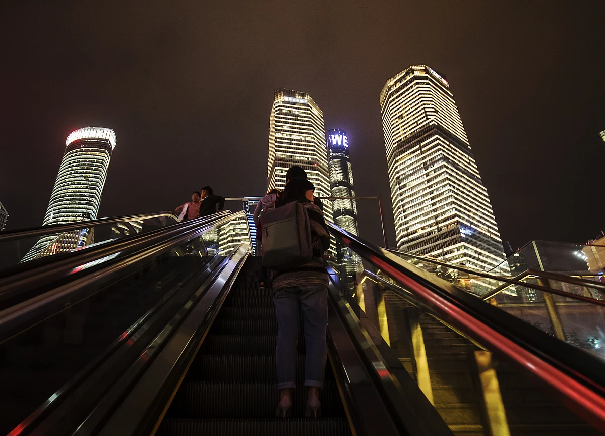 Asia’s Red-Hot Bond Funds Are Raising Risks For Investors