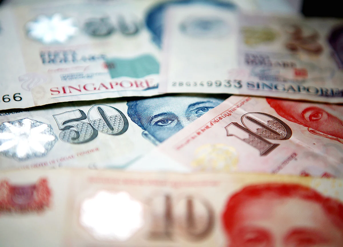 Trade Risks Aside, Singapore Central Bank Is Ready to Tighten