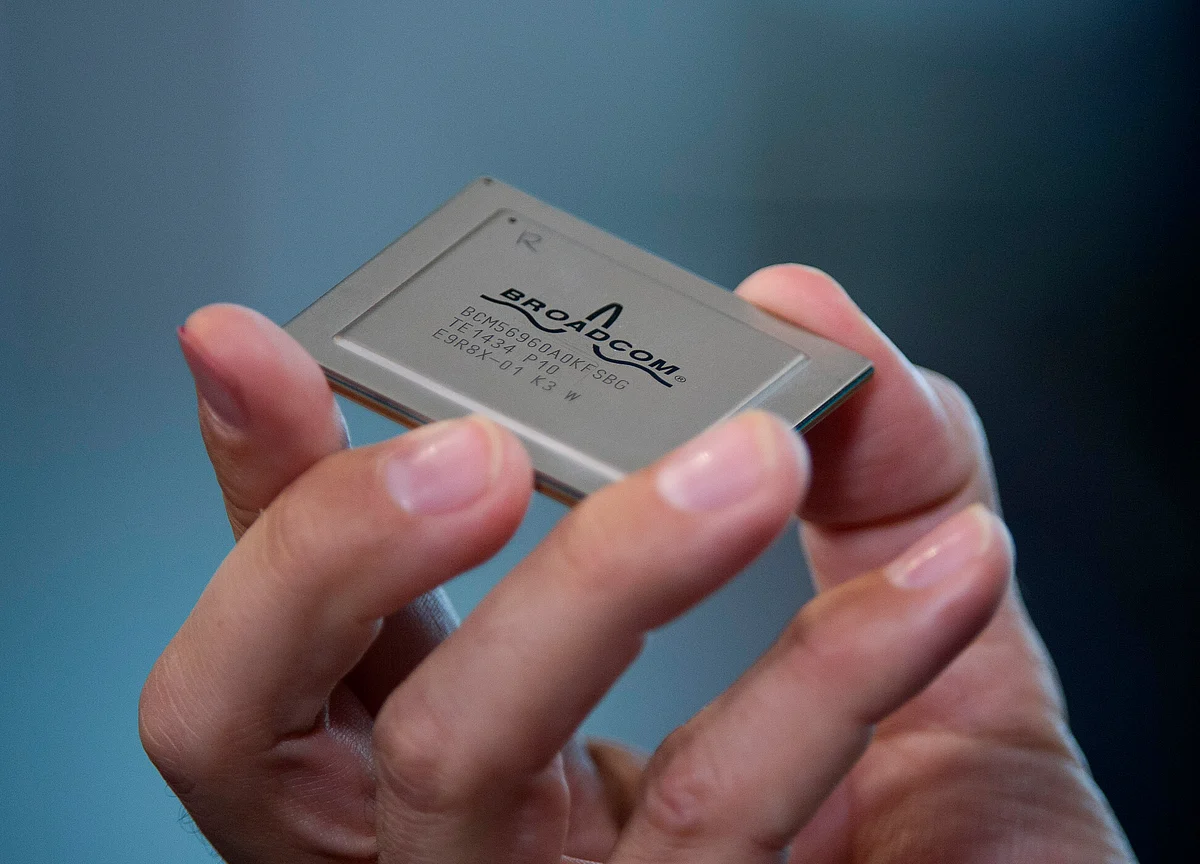 Broadcom Gives Upbeat Sales Forecast on Data-Center Growth