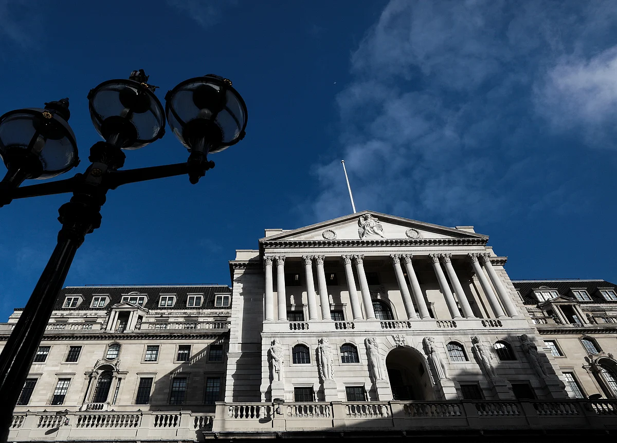 BOE Warns of Banks Doing Too Little, Too Late on Climate Change