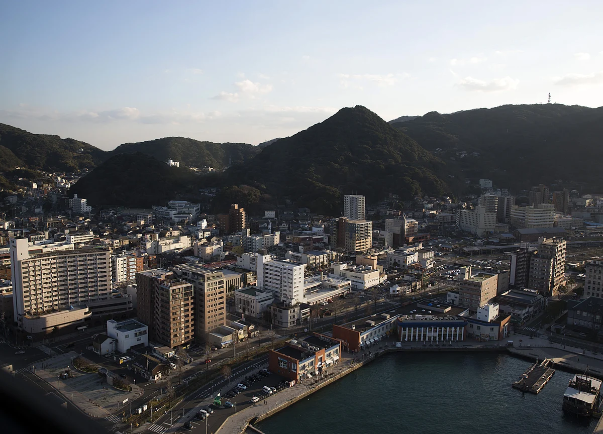 Japan’s Expanding Economy Hides Wealth Disparity
