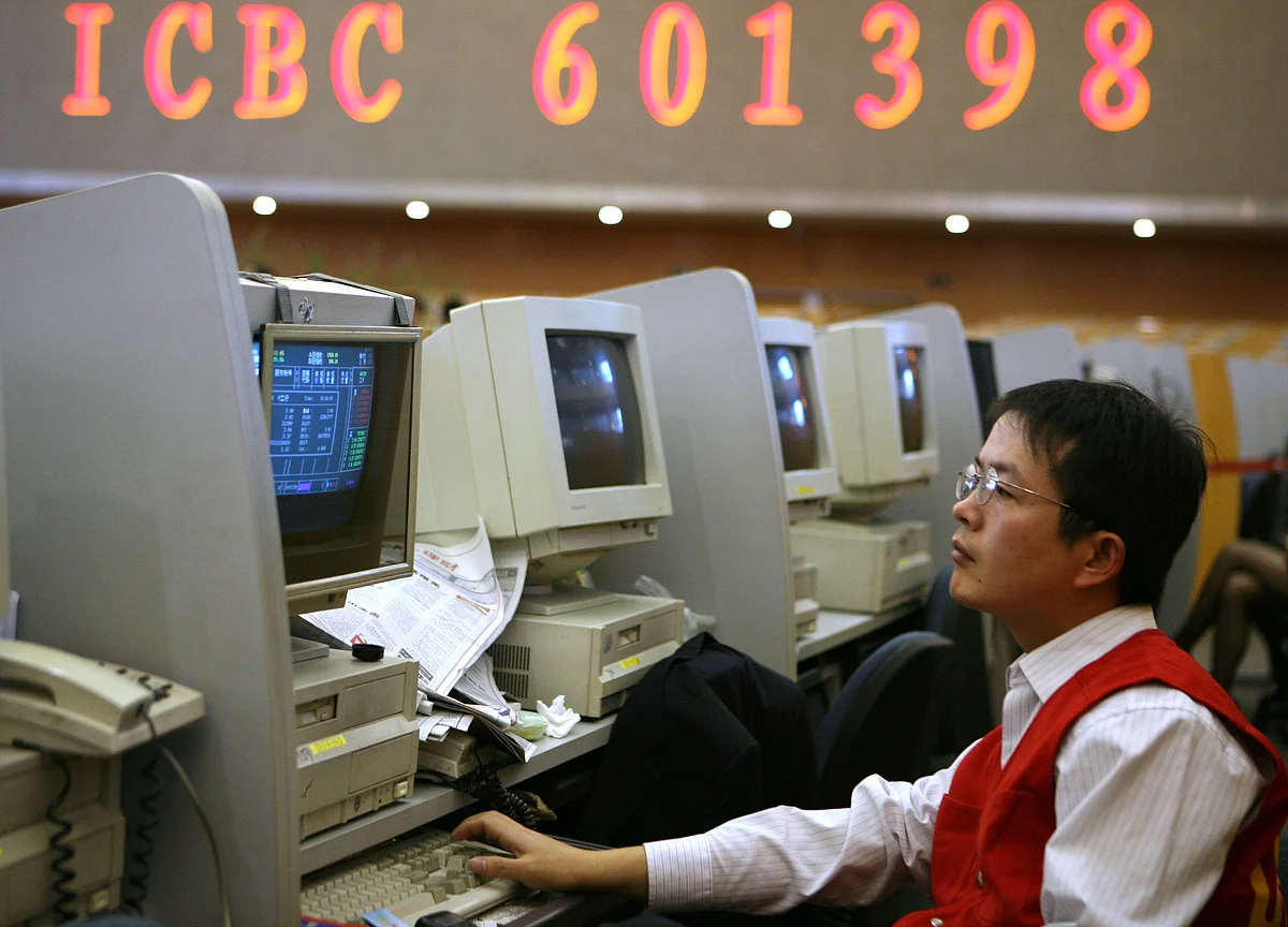 Chinese Stocks Tumble Most in 17 Months as Bond Selloff Spreads