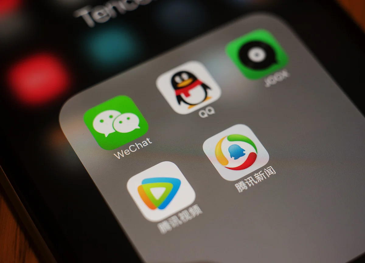 Top Fund Buys Tencent and China Stocks, Sells U.S. Tech Giants