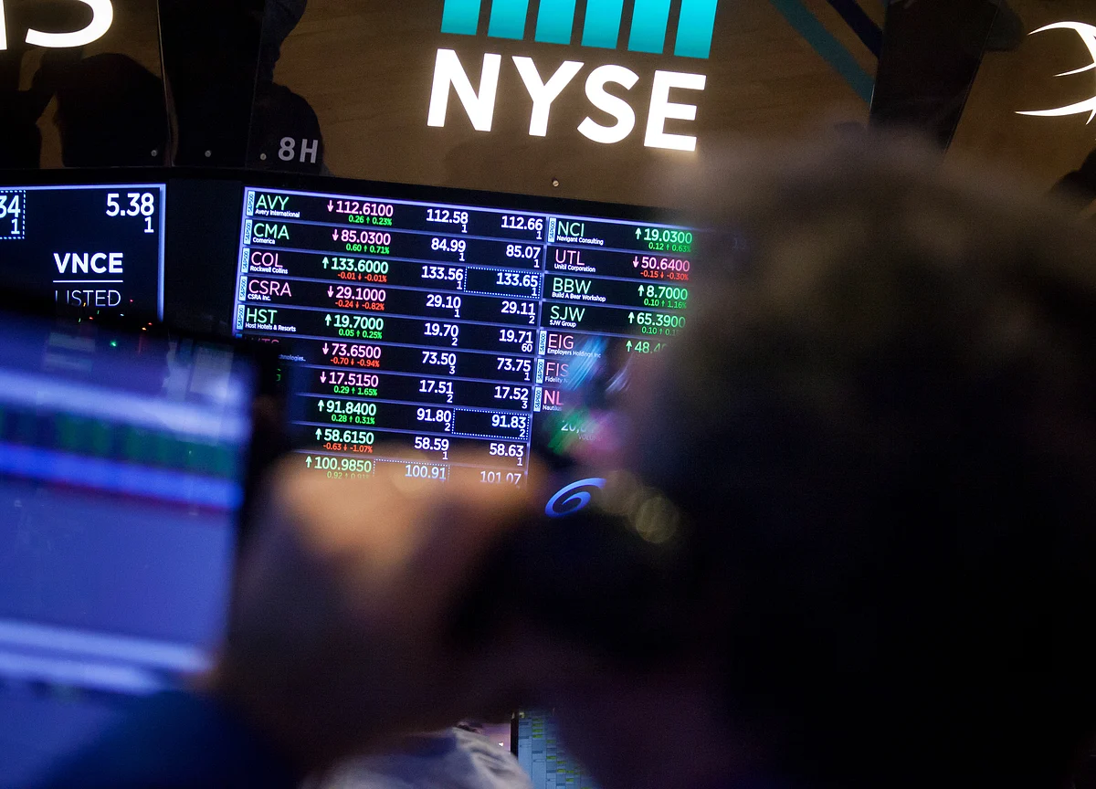 JPMorgan Sees S&P 500 Hitting 3,000, Warns on Tech Stocks