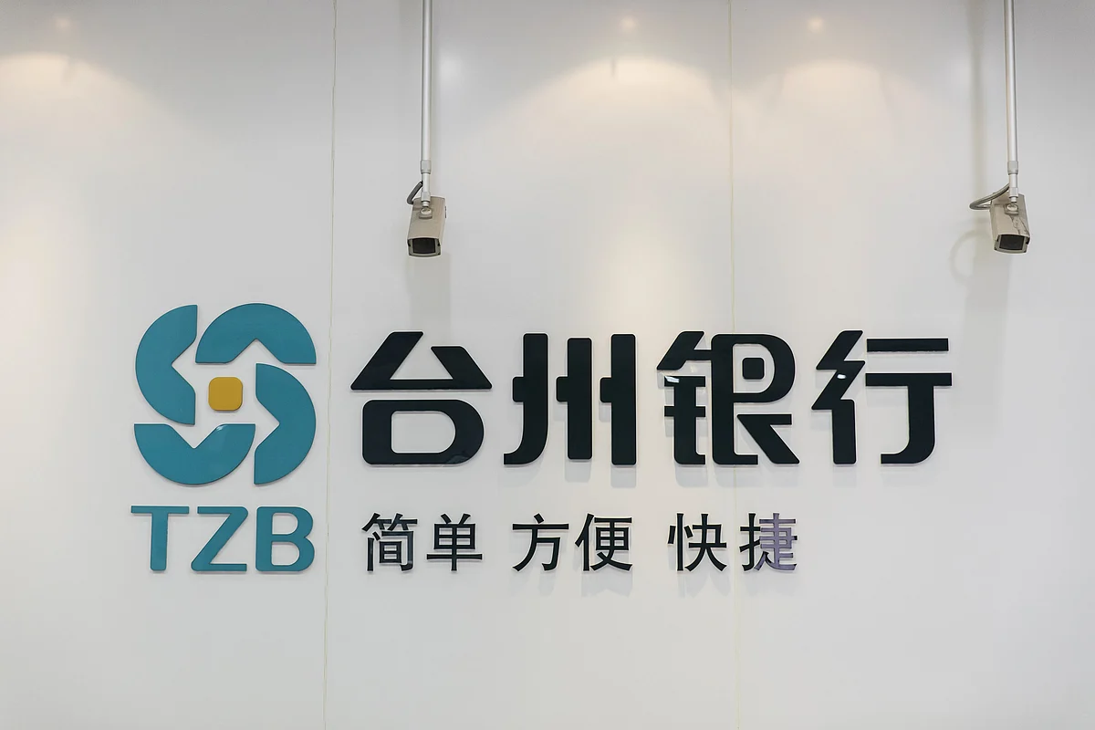 Debt-Laden HNA Met With Chinese Banks for Financing Talks
