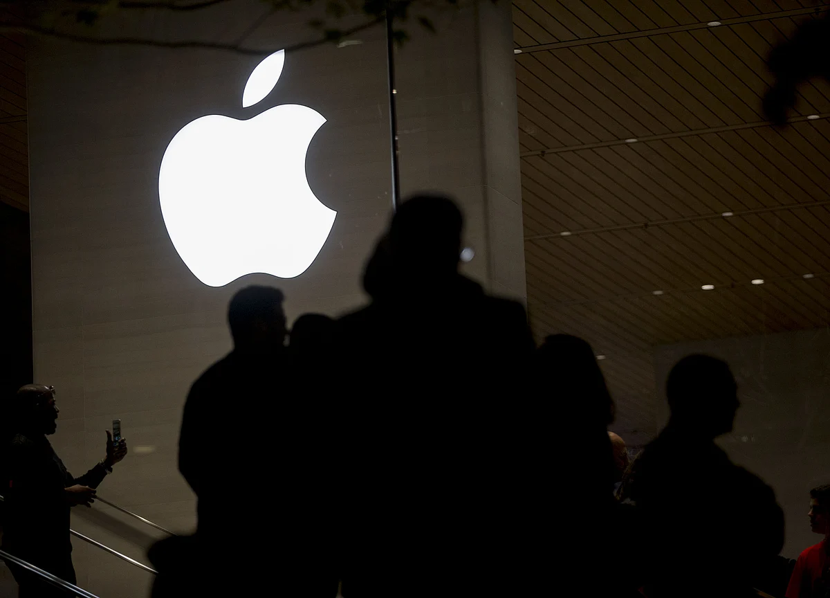 Apple Drops After Warning But Analysts See Short-Term Hit