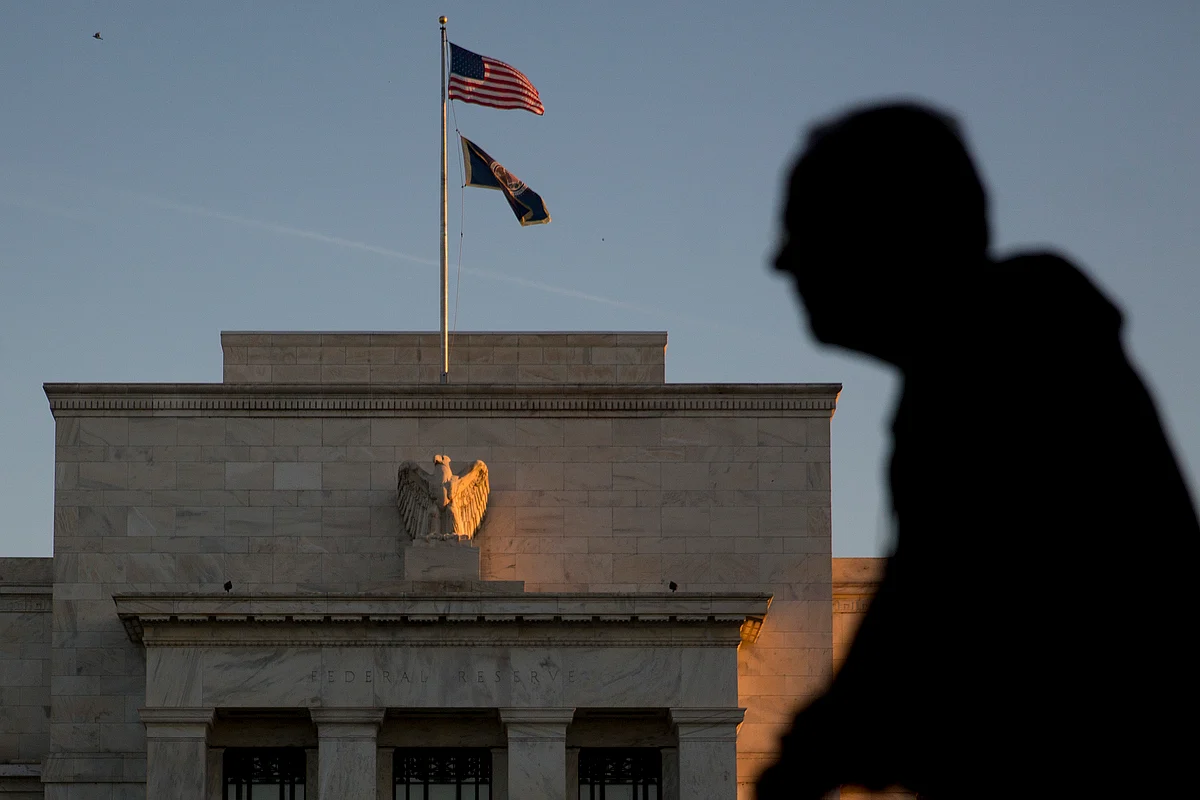 Flattening U.S. Yield Curve Nears Decade Lows in Final 2017 Push
