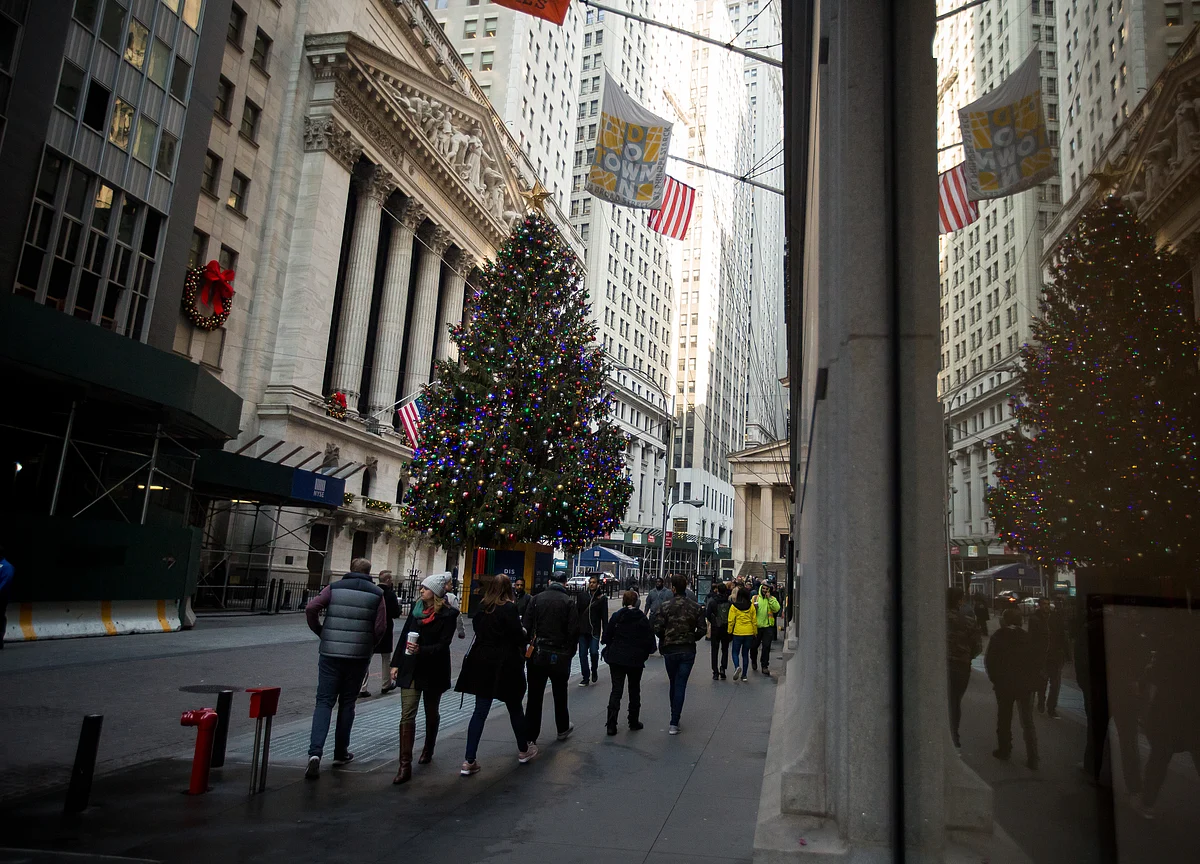 Investors Told to Brace for Steepest Rate Hikes Since 2006