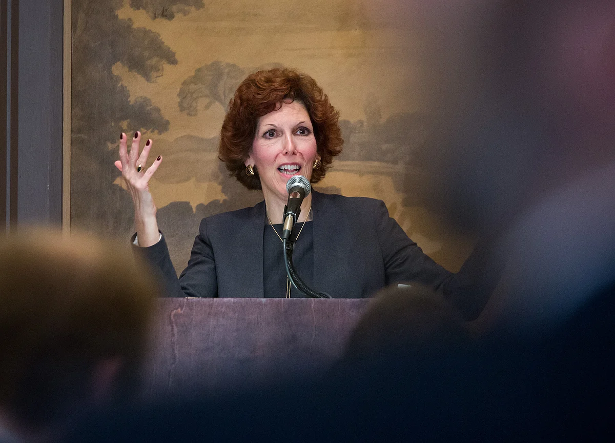 Fed's Mester Shrugs Off Flattening Yield Curve in Call for Hikes