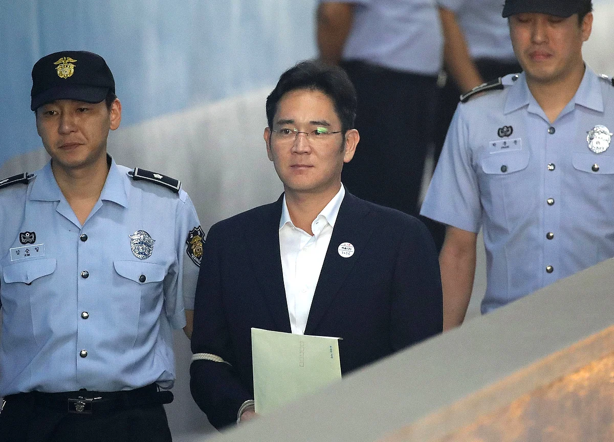 Prosecutors Push for Samsung Heir to Get 12-Year Sentence