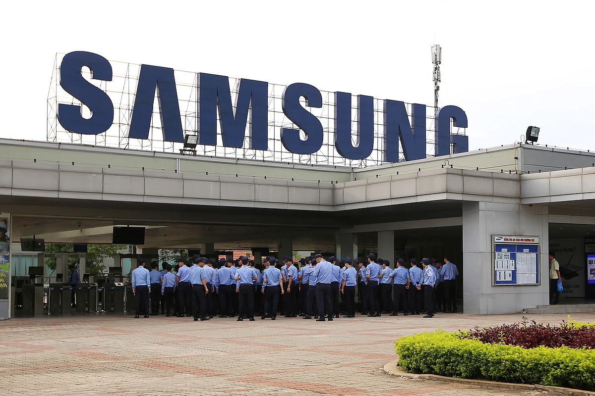 Samsung Is Said to Target First Half of 2018 for Smart Speaker